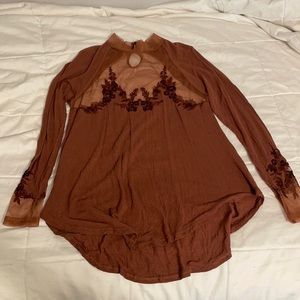 FREE PEOPLE - dark orange patterned long sleeve